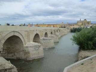 de romeinse brug over de rivier